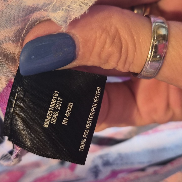 Fun And Flirty Sleeveless Geometric Button-Down Top in Pink, Purple and White - Picture 3 of 5